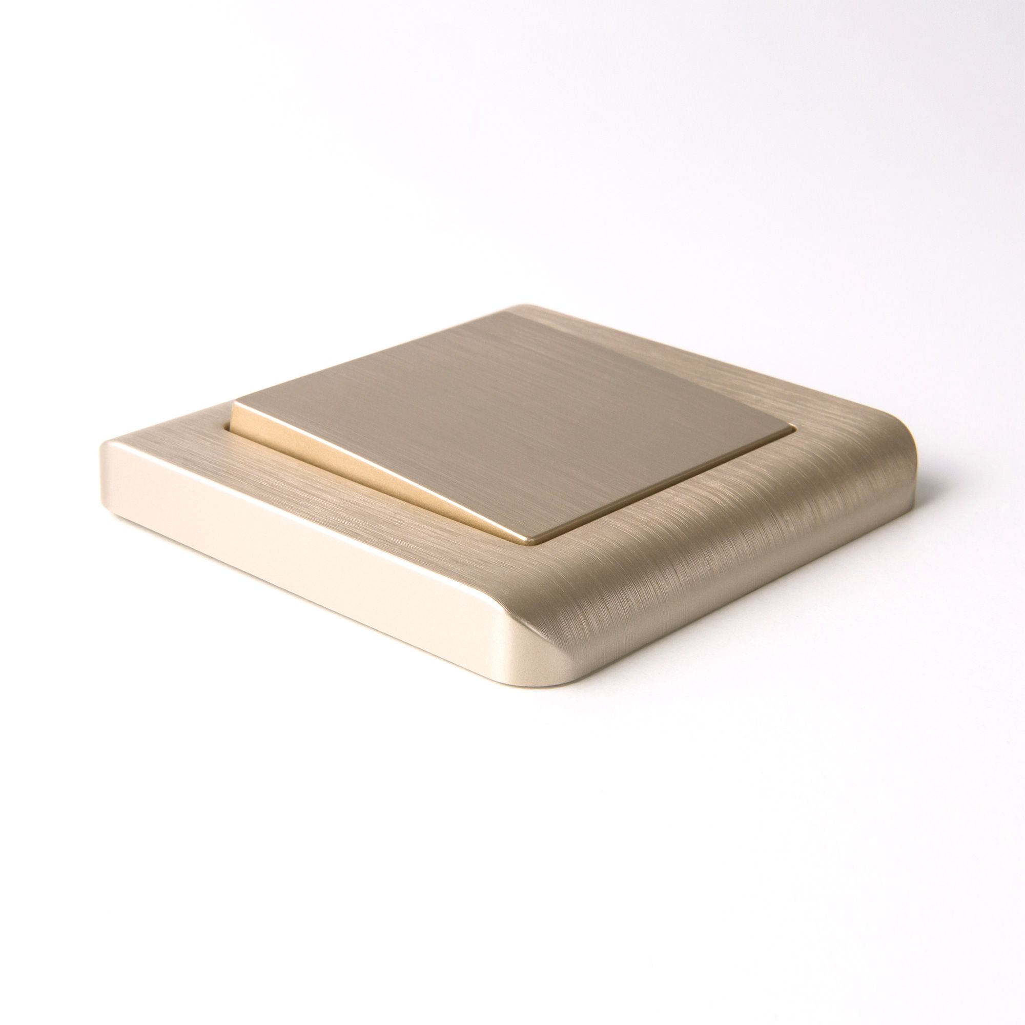 W1112010/ Выключатель одноклавишный проходной (шампань рифленый)